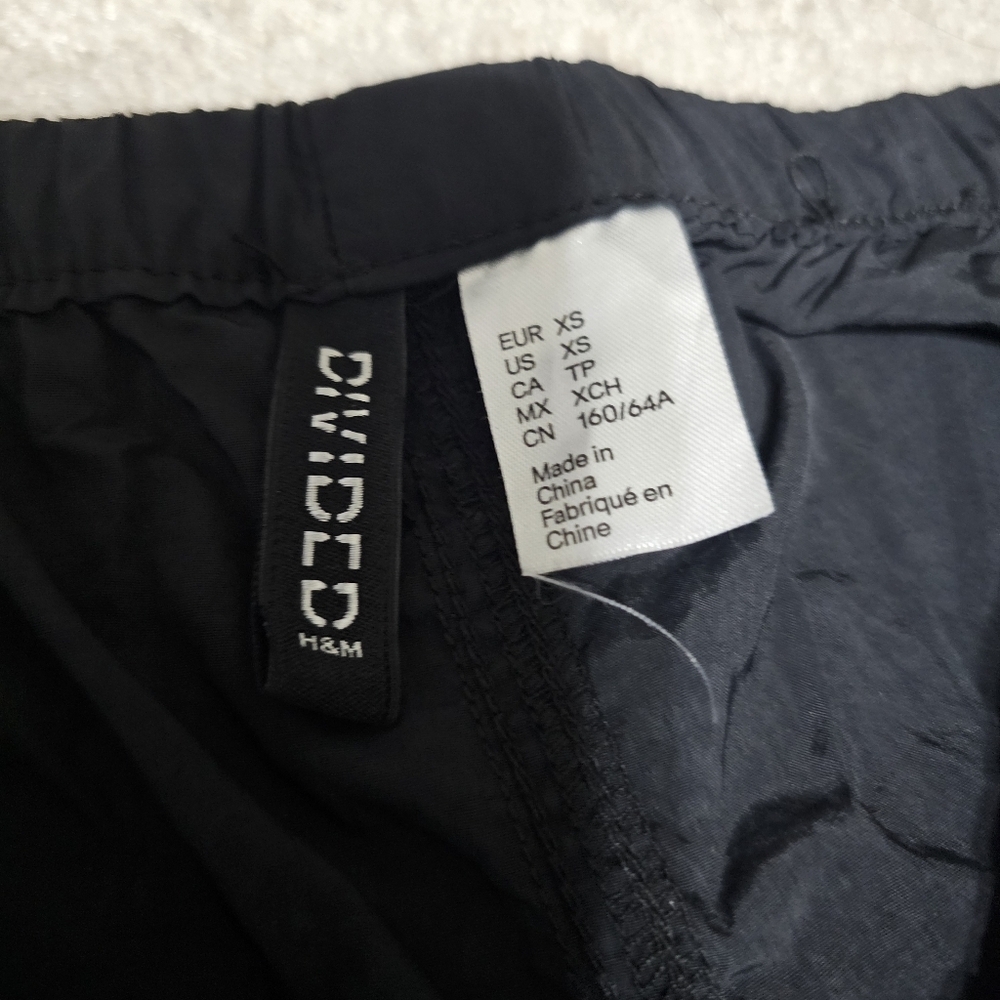 H&M Divided Black Parachute Pants Baggy Joggers XS - Picture 3 of 10
